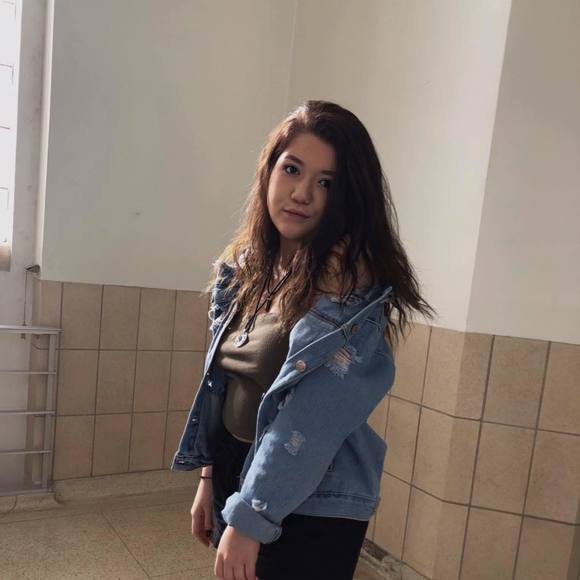 Meet your Posher, Alexis - Picture 1 of 1